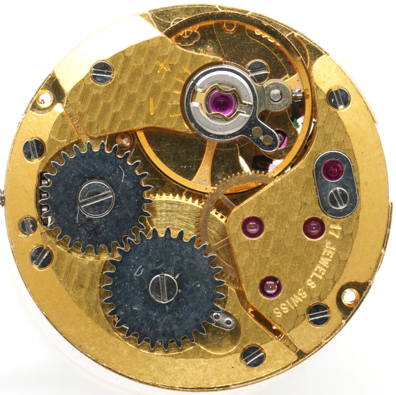 Goldfarbige Ausführung mit Glucydur-Unruh und Hammerschlag-Dekor ETA 2512: Goldfarbige Ausführung mit Glucydur-Unruh und Hammerschlag-Dekor